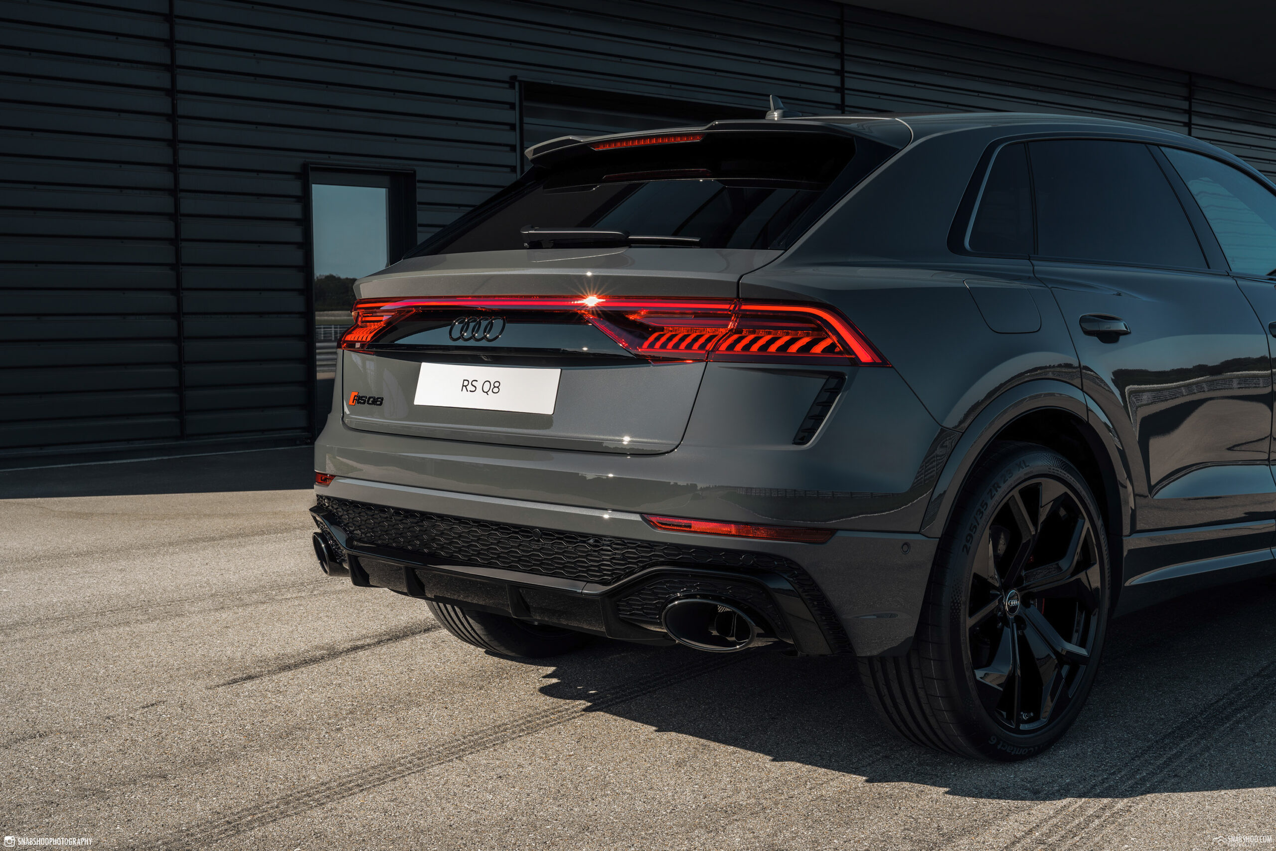 Audi RSQ8 Nimbusgrau