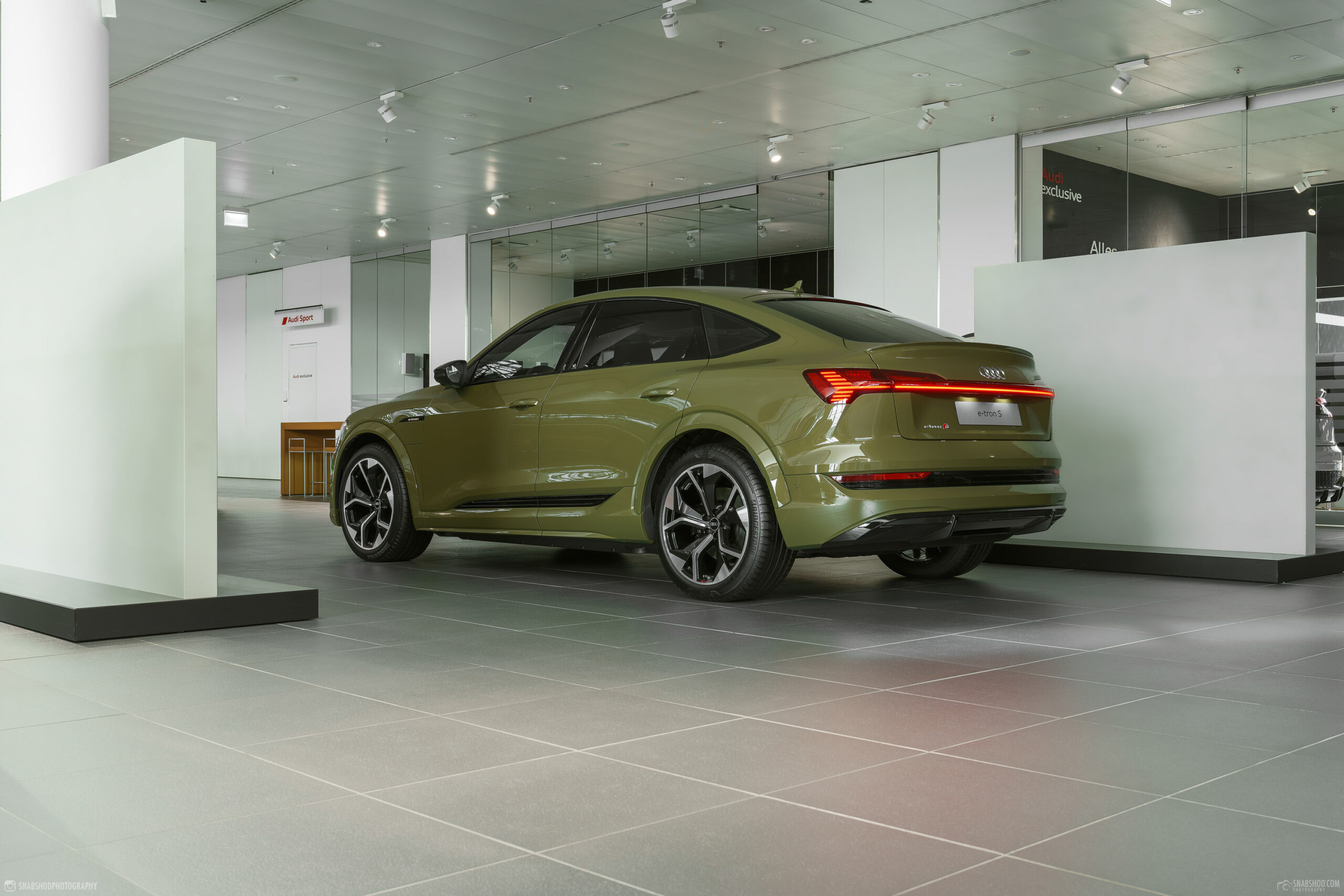 Audi e-tron S Sportback Taktikgrün