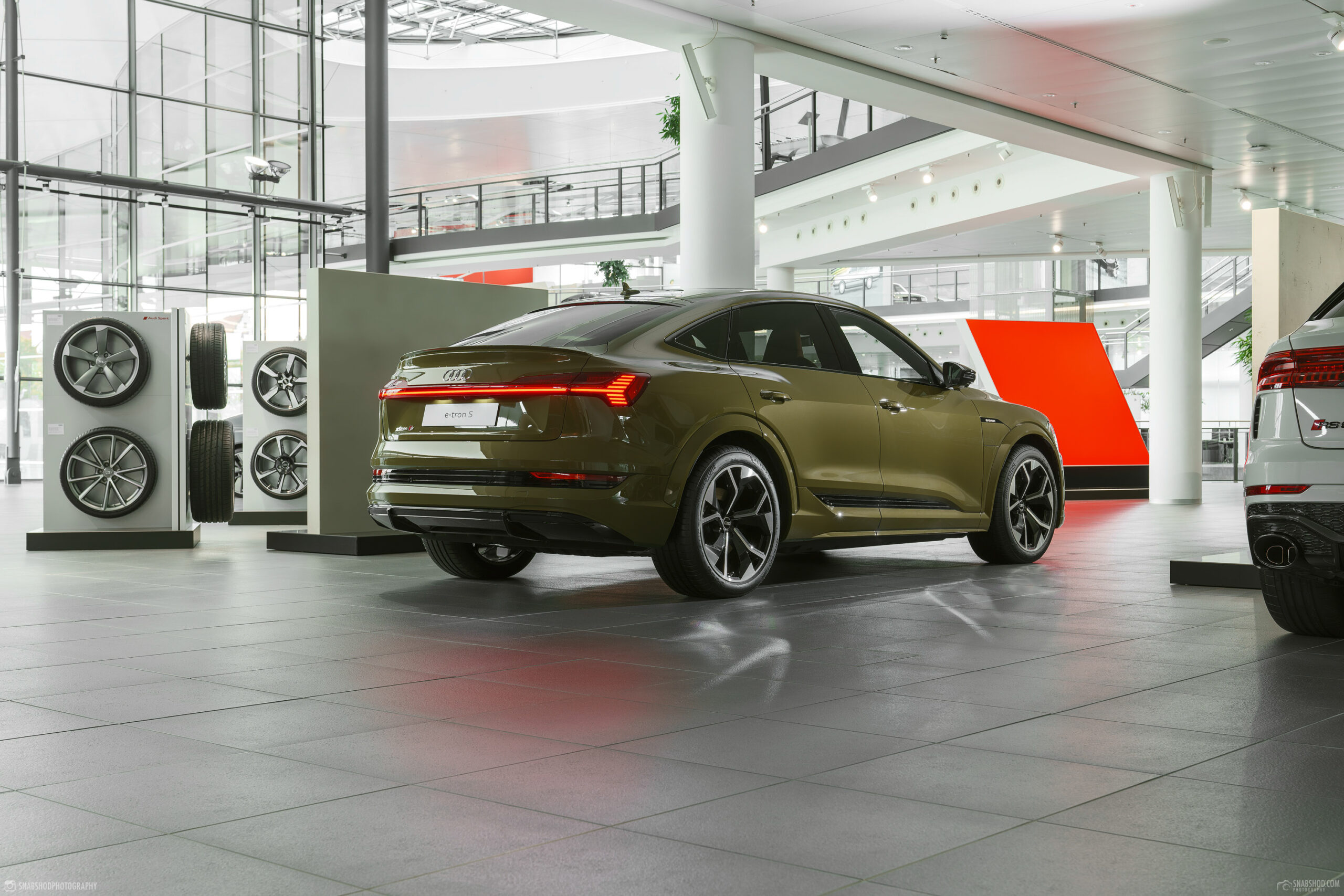 Audi e-tron S Sportback Taktikgrün