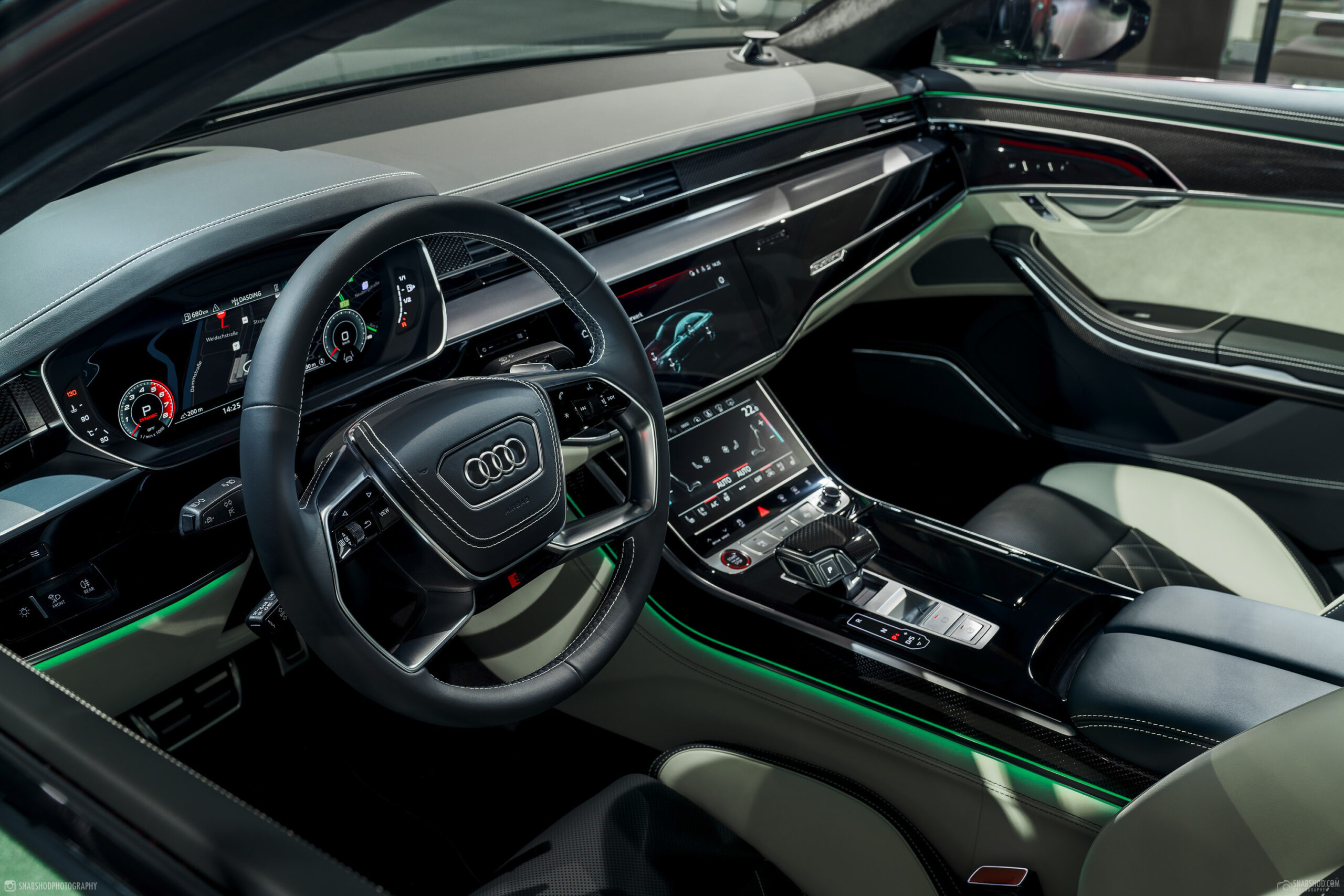 Audi S8 verdant green pearl