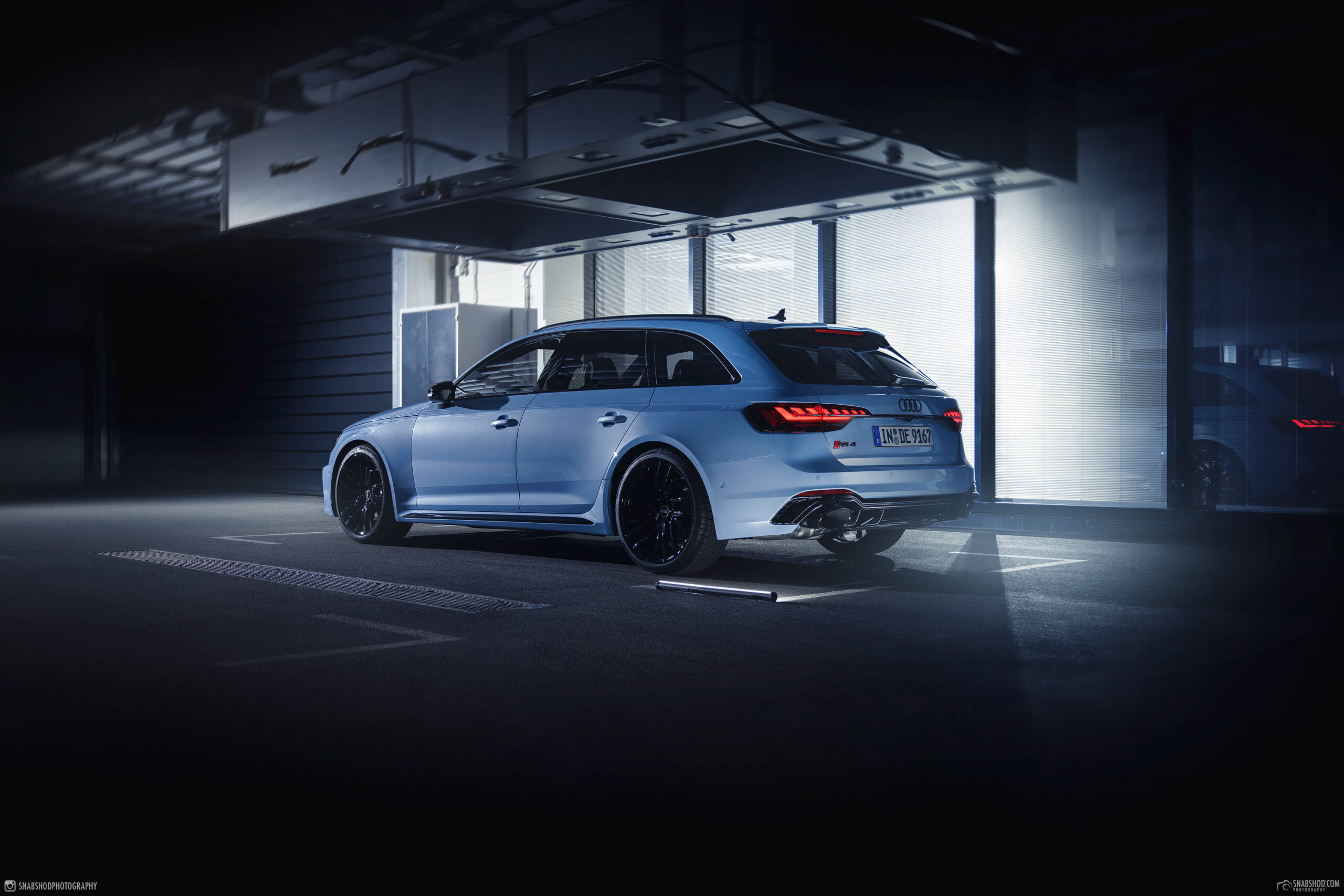 Audi RS4 Avant frosted glass blue
